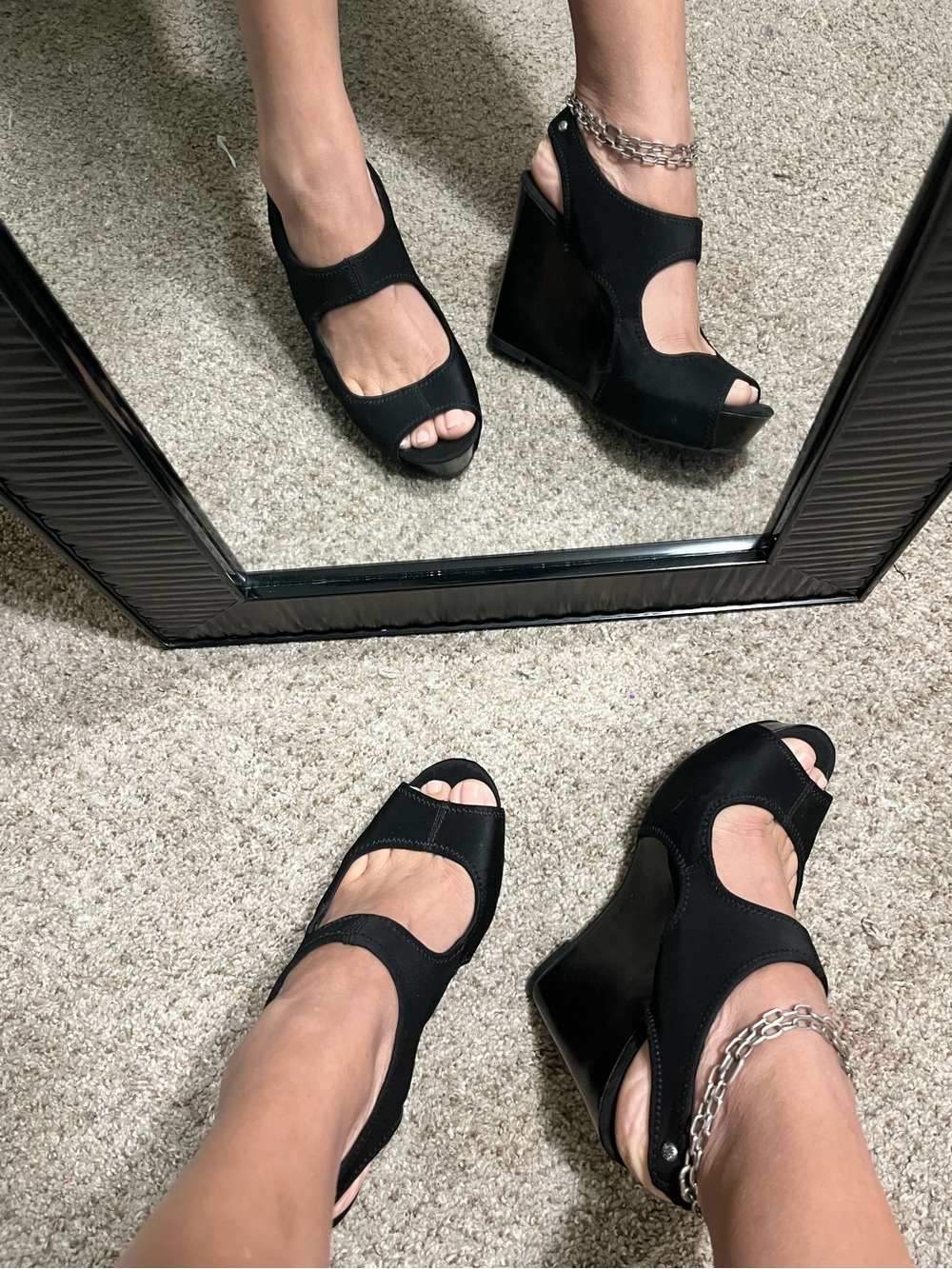 Simple Vera Black Open-Toe Wedge Sandals